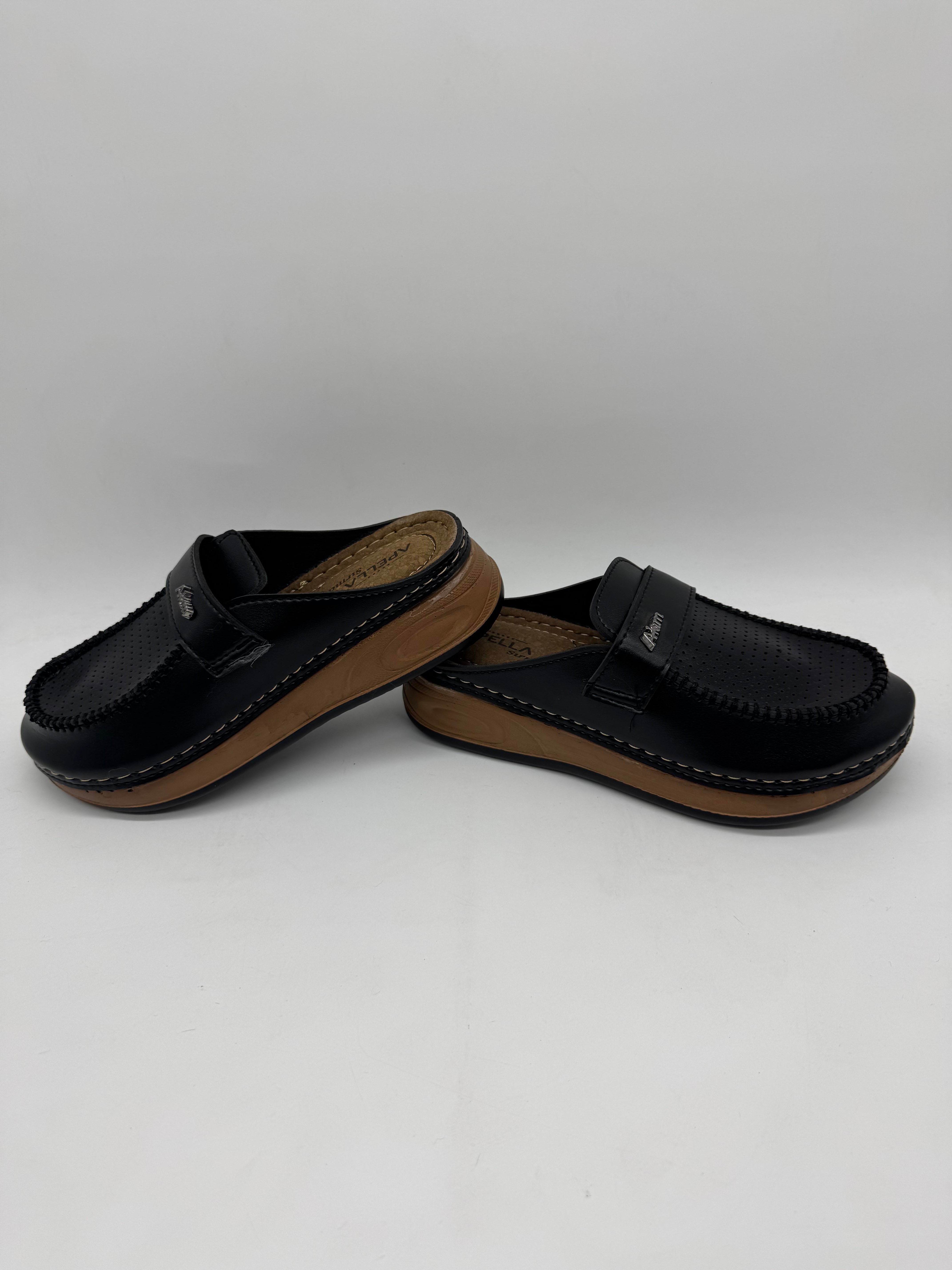 Apella Önü Kapalı Sade Ortopedik Kadın Terlik