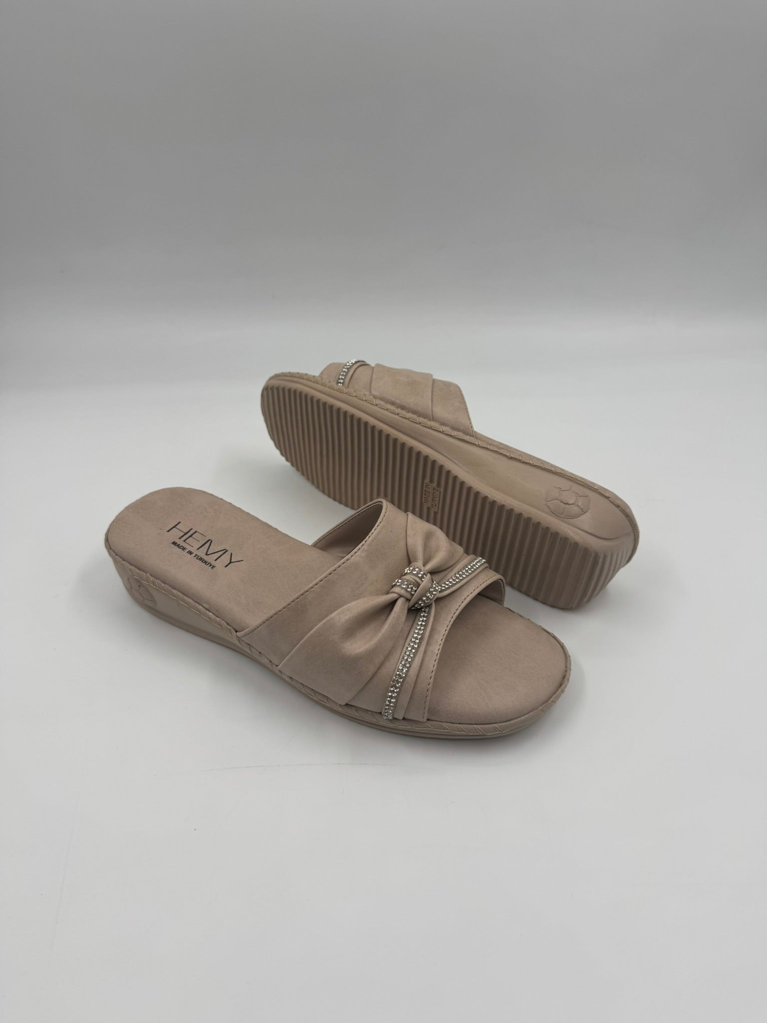Hemmy İnce Taban Taşlı Zarif ve Modern Ortopedik Kadın Terlik