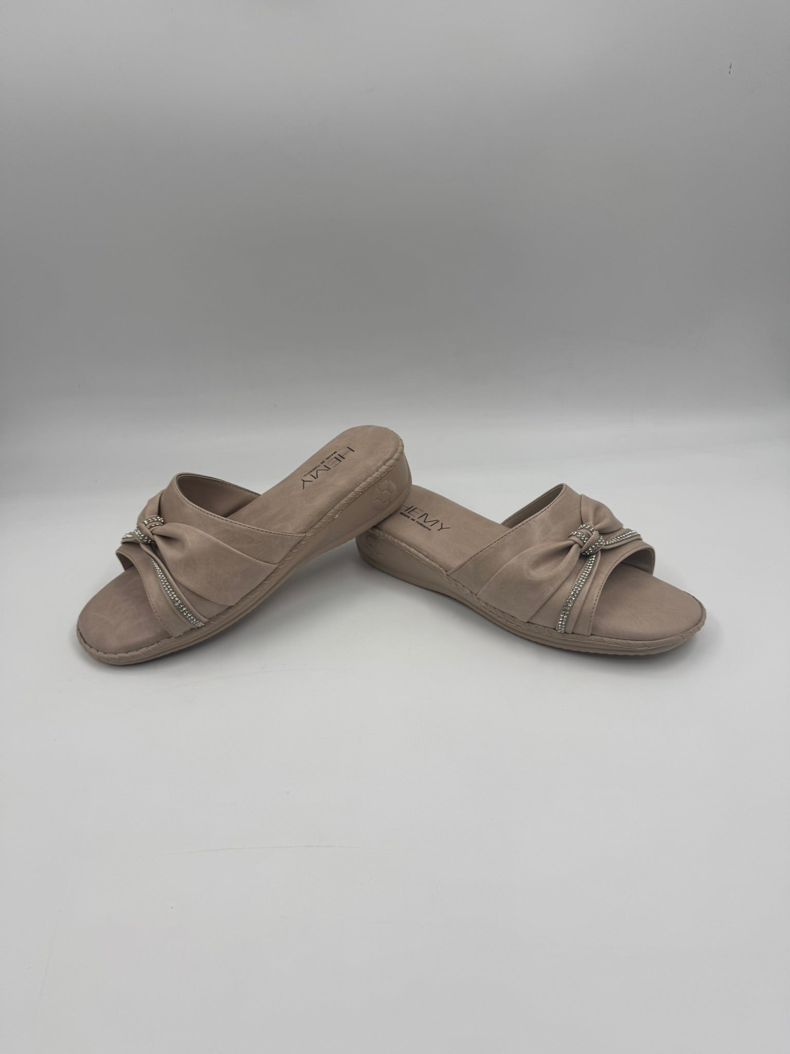 Hemmy İnce Taban Taşlı Zarif ve Modern Ortopedik Kadın Terlik