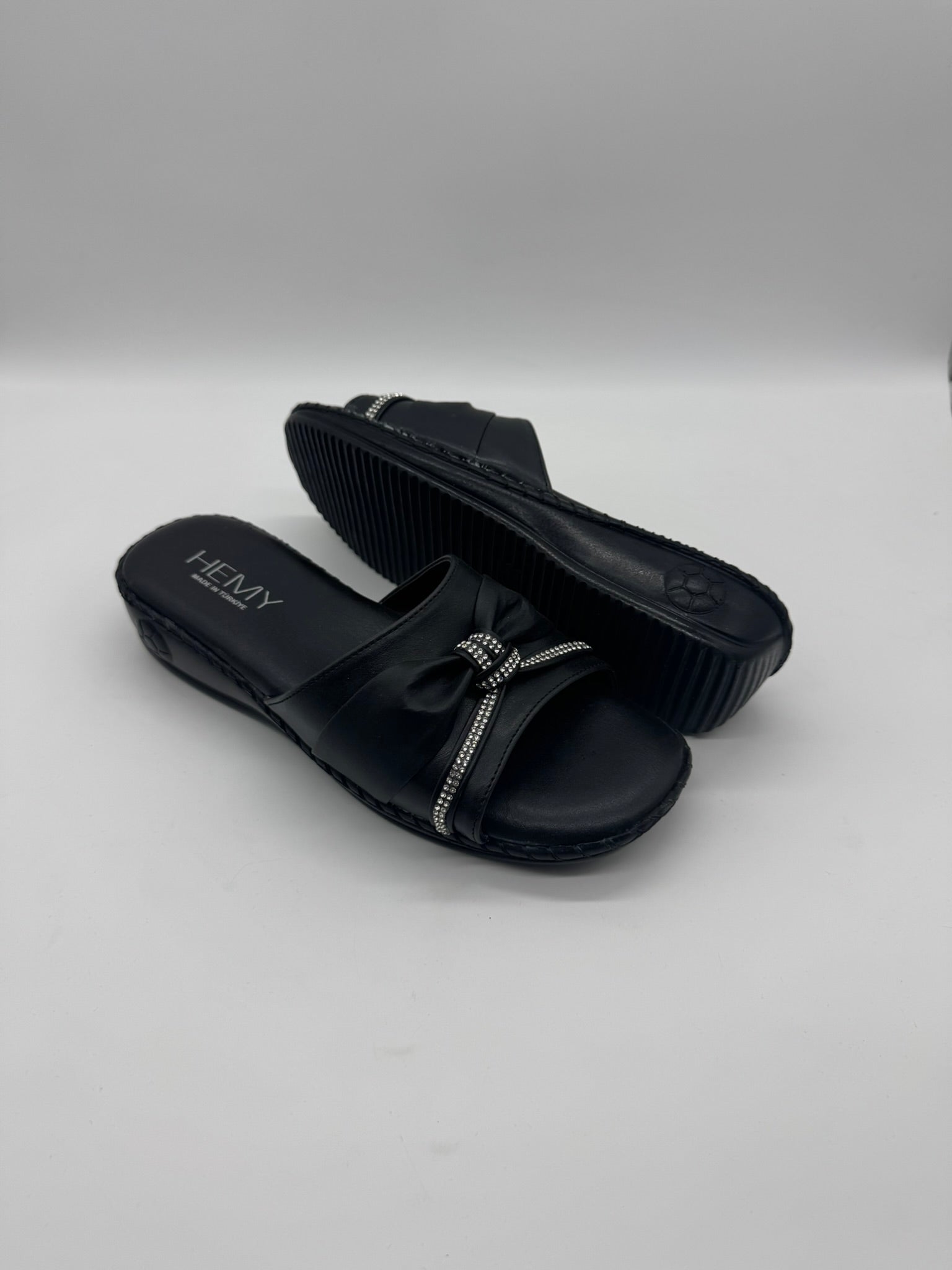 Hemmy İnce Taban Taşlı Zarif ve Modern Ortopedik Kadın Terlik