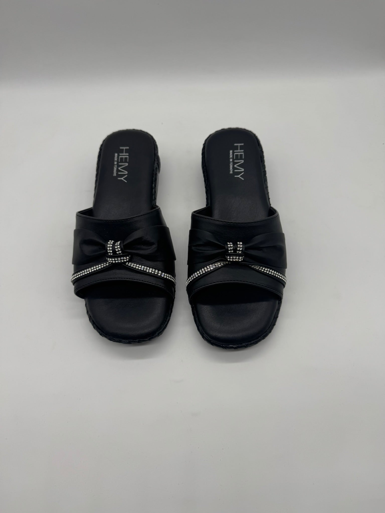 Hemmy İnce Taban Taşlı Zarif ve Modern Ortopedik Kadın Terlik