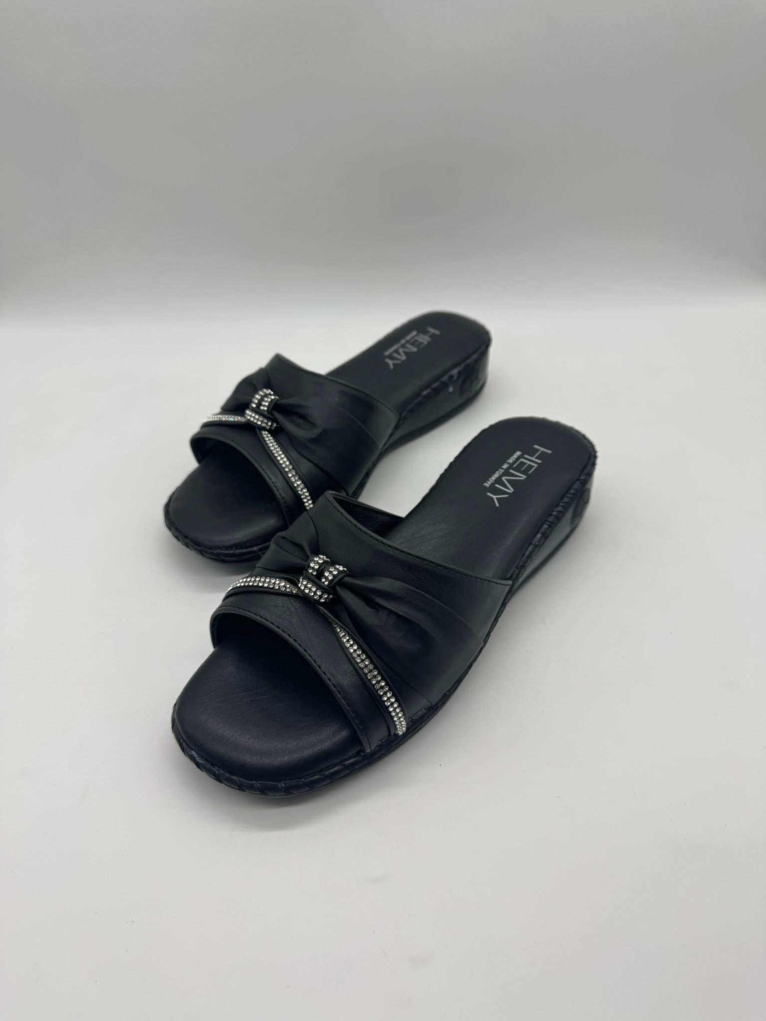 Hemmy İnce Taban Taşlı Zarif ve Modern Ortopedik Kadın Terlik