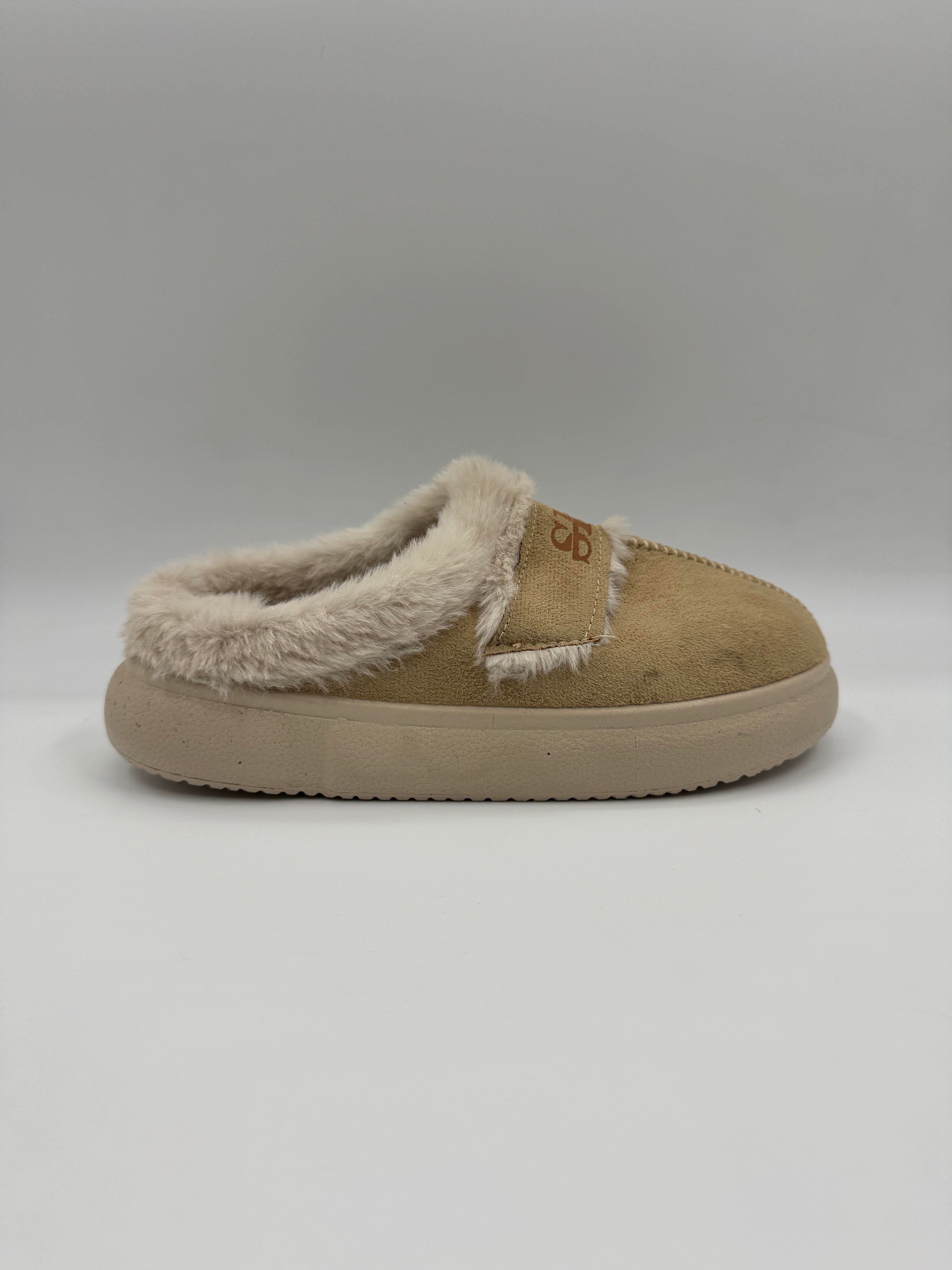 SLC Önü Kapalı Pofuduk Cırtlı Kışlık Ortopedik Kadın Terlik